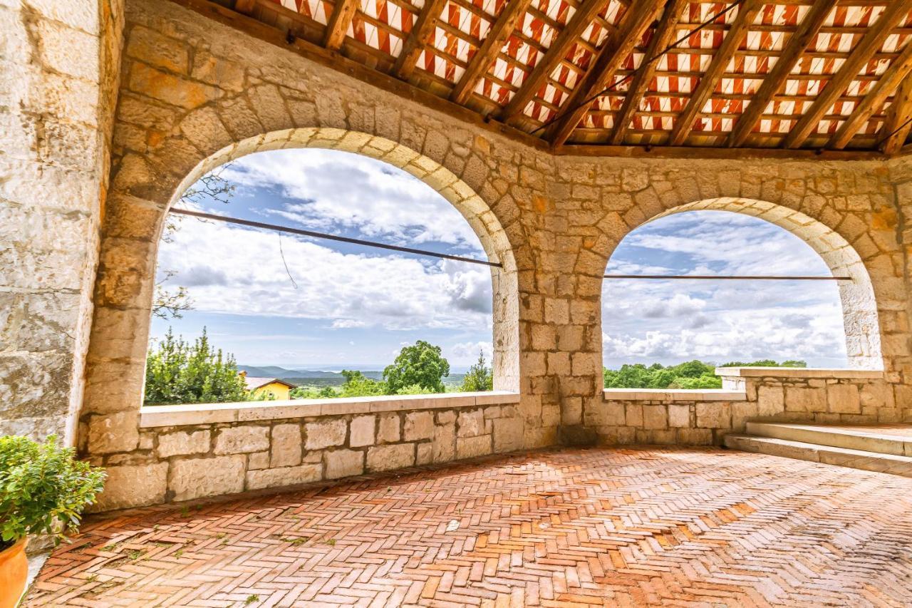 Vila Brinovka Kostanjevica na Krasu Esterno foto